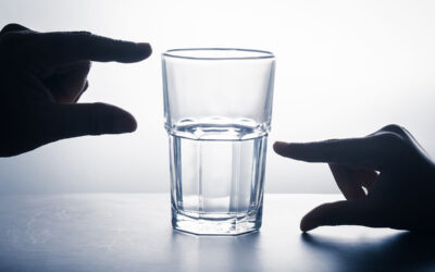 Ist ein bis zur Hälfte gefülltes Glas halb voll oder halb leer?